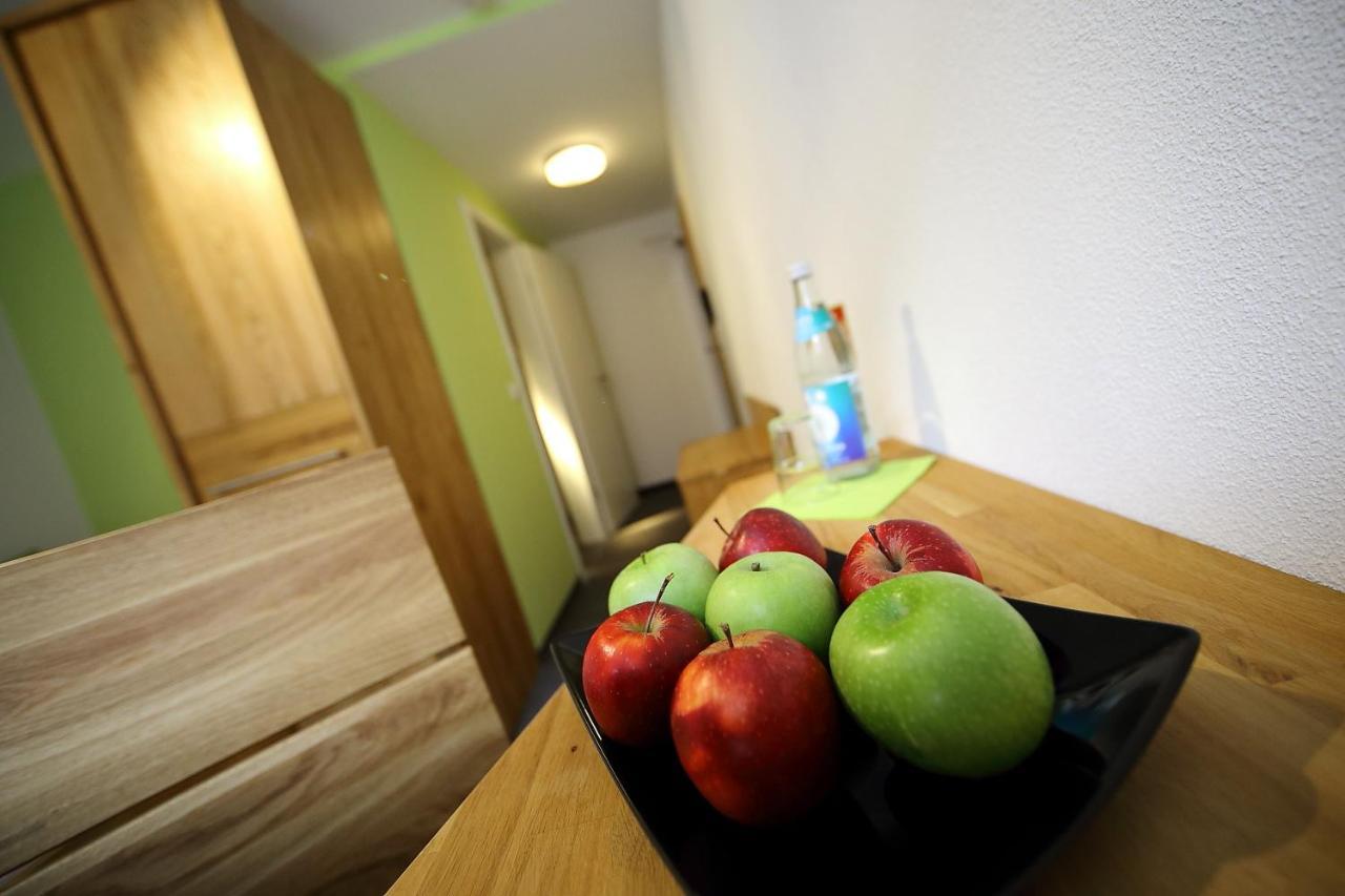 Wemding Schieners Hotel & Apfelhof Apartments מראה חיצוני תמונה