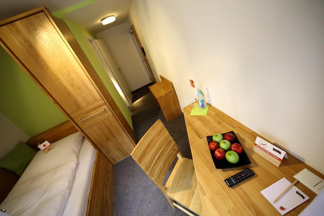 Wemding Schieners Hotel & Apfelhof Apartments מראה חיצוני תמונה
