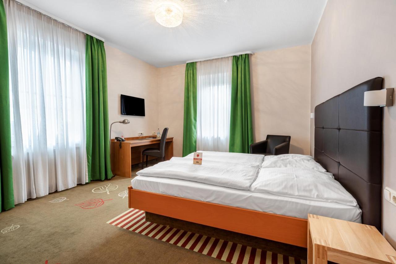 Wemding Schieners Hotel & Apfelhof Apartments מראה חיצוני תמונה