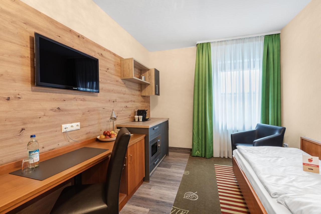 Wemding Schieners Hotel & Apfelhof Apartments מראה חיצוני תמונה