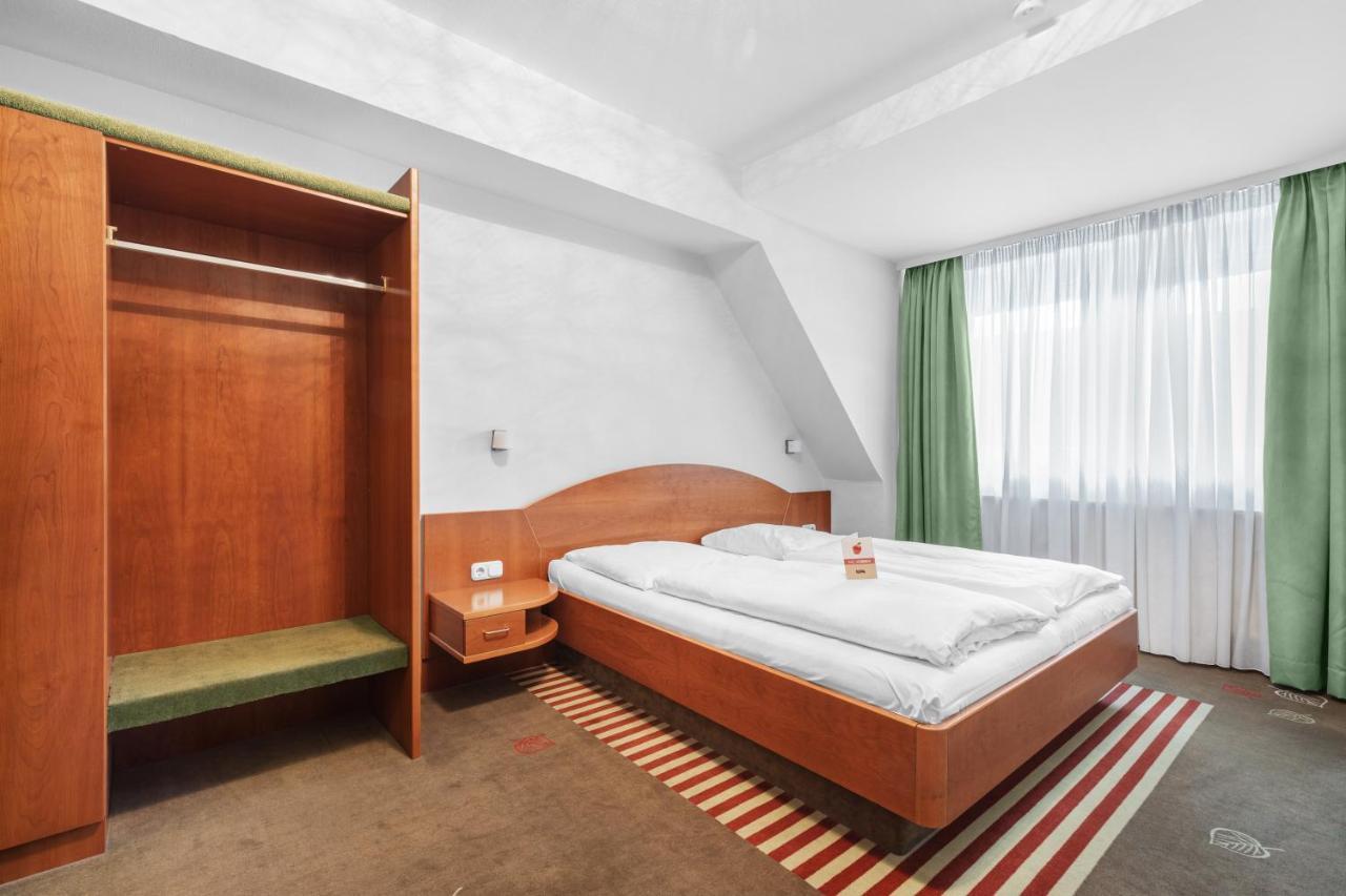 Wemding Schieners Hotel & Apfelhof Apartments מראה חיצוני תמונה
