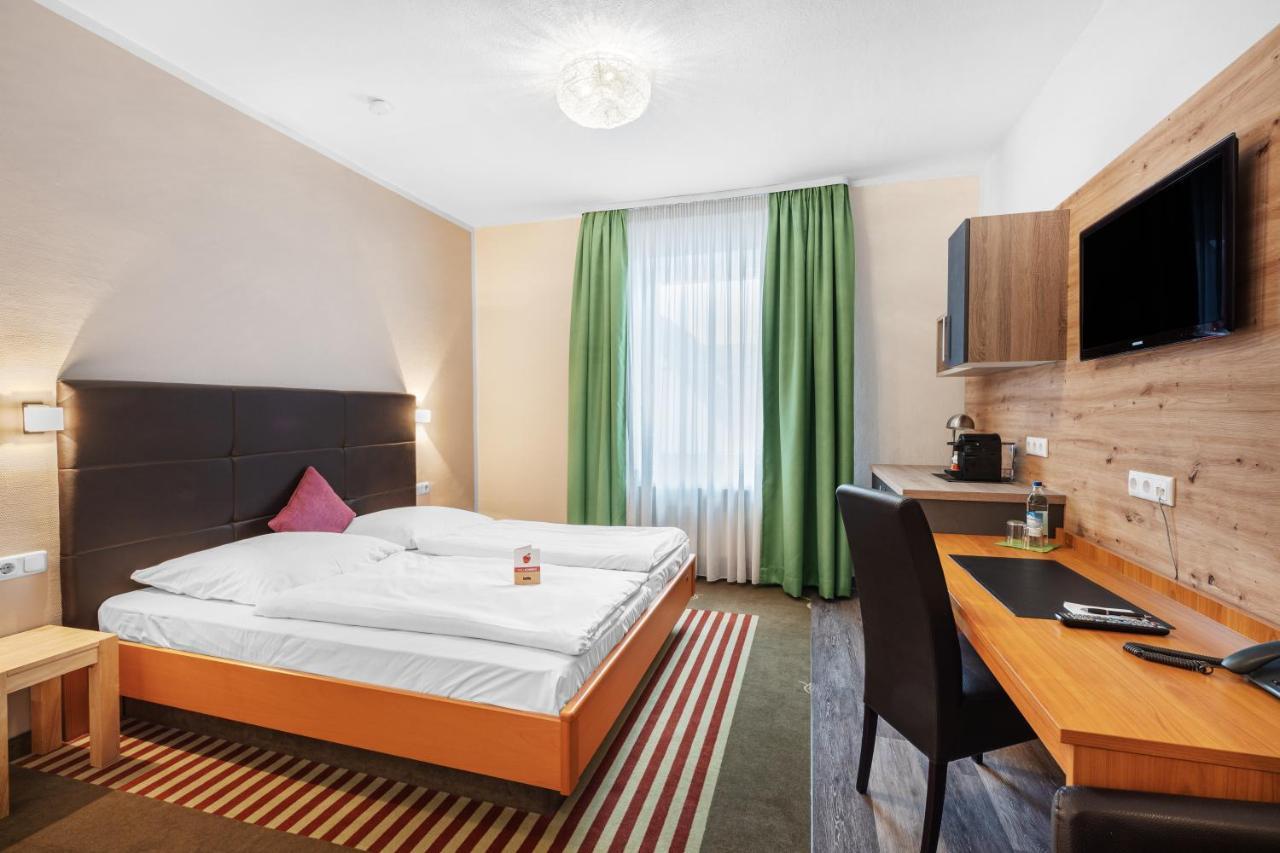 Wemding Schieners Hotel & Apfelhof Apartments מראה חיצוני תמונה