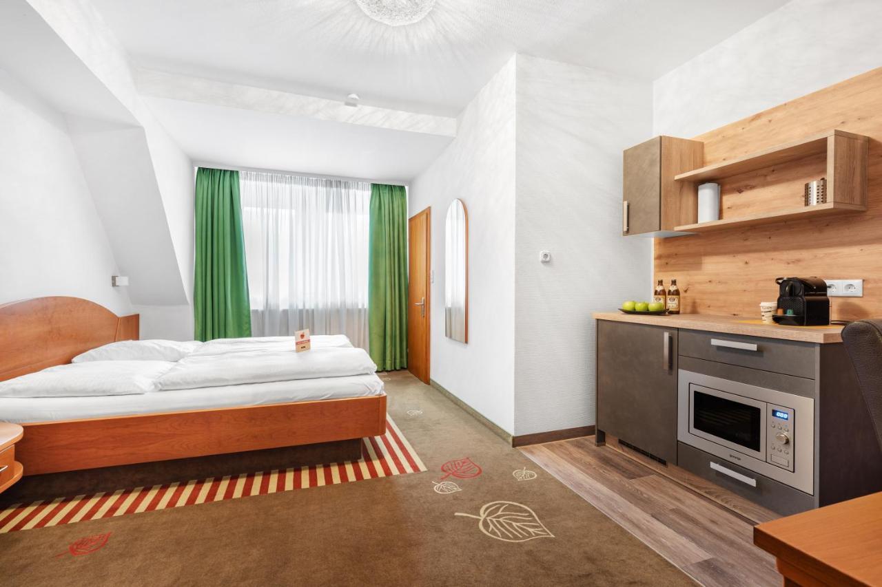 Wemding Schieners Hotel & Apfelhof Apartments מראה חיצוני תמונה